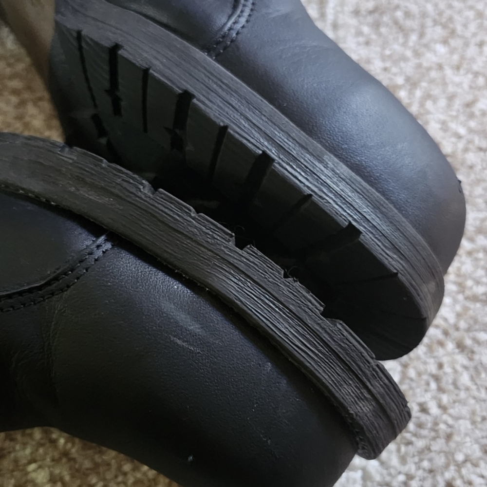 Classic Black Women's Loafers - Picture 5 of 11
